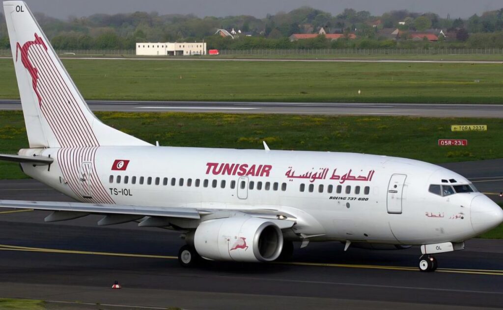 Un avion long-courrier appartenant à la compagnie Tunisair, qui a dû se poser dans l'urgence sur le tarmac de l'aéroport d'Alger.