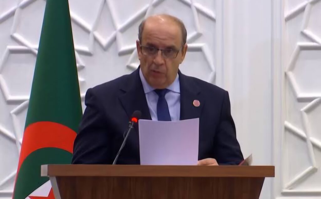 Banque d’Algérie : Salah Eddine Taleb limogé par Tebboune Le Gouverneur de la Banque d’Algérie, M.Salah Eddine Taleb, a été évincé ce dimanche 4 janvier 2026, annonce la présidence de la République.