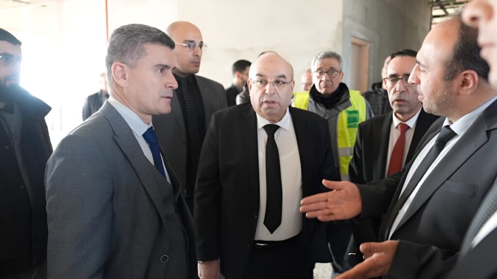 L'industrie pharmaceutique en Algérie, connaît un essor certain et attire bien convoitises et l'entreprise publique Saidal illustre parfaitement cette dynamique. 