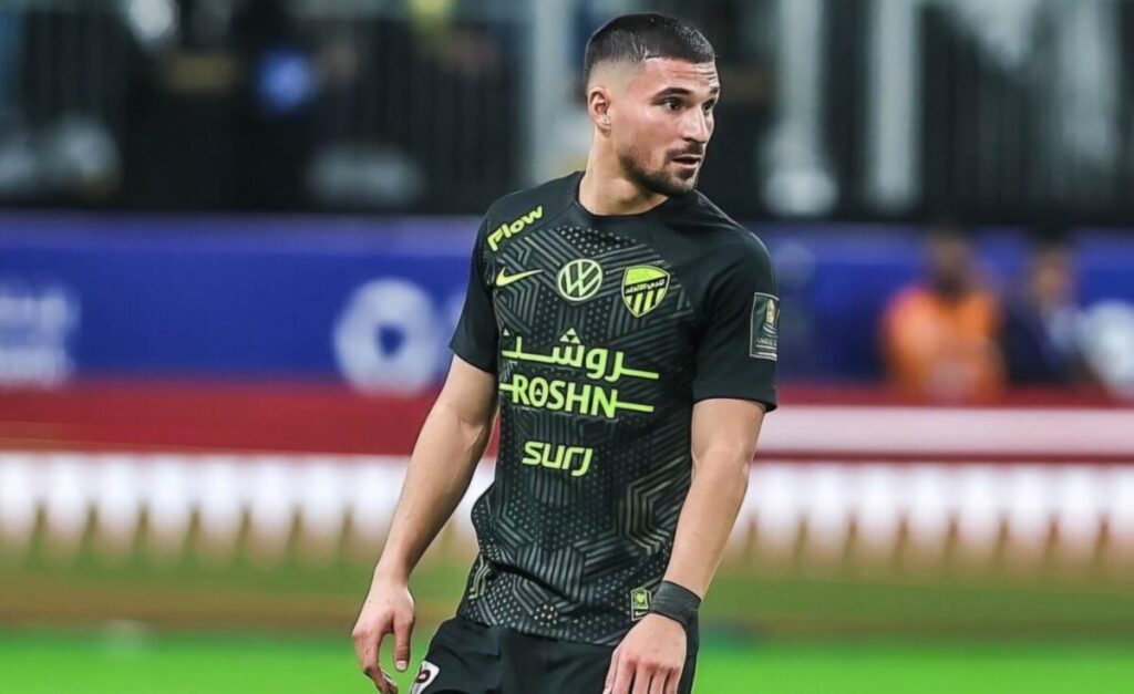 Algérie : Houssem Aouar envoie un message fort à Petkovic ! Houssem Aouar confirme sa grande forme et relance ses ambitions avant les prochaines échéances avec l’équipe d’Algérie.