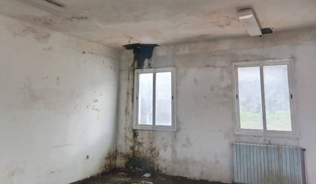 Yakouren ( Tizi-Ouzou ) : Un élu alerte sur la vétusté des établissements scolaires À Yakouren, une commune montagneuse de Tizi-Ouzou, plusieurs établissements scolaires sont vetustes. Un élu interpelle les autorités.