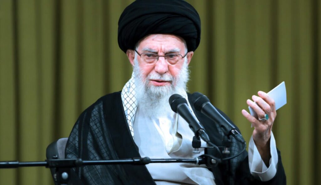 Ali Khamenei, guide suprême iranien, a été assassiné par les frappes militaires lancées par les États-Unis et Israël.