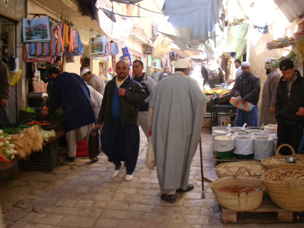 Les marchés de proximité font un tabac à Ghardaïa ! Les marchés de proximité mis en place durant ce mois sacré de Ramadan, sont un franc succès à travers le pays et Ghardaïa ne fait pas exception.
