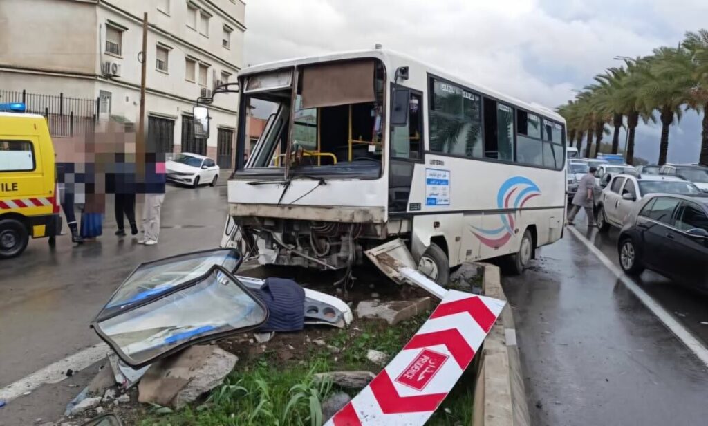 Un bus dérape à Dar El Beida (Alger) : Des victimes à déplorer Accident de bus à Dar El Beida, des victimes enregistrées