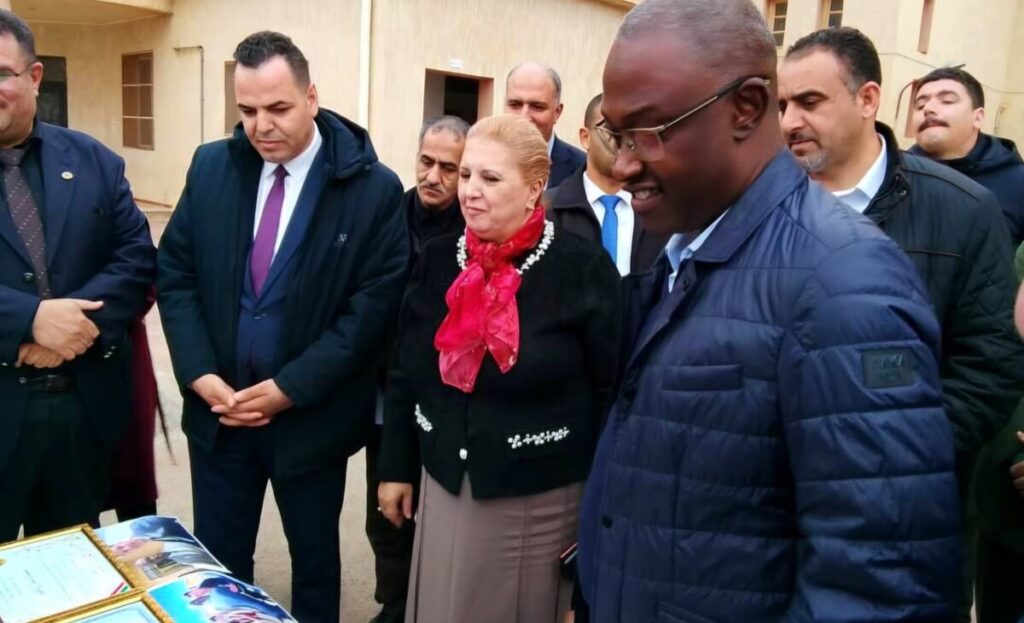 Bouira : Hidaoui plaide pour des structures de jeunes plus attractives le ministre de la Jeunesse chargé du Conseil supérieur de la jeunesse (CSJ), Mustapha Hidaoui, en visite officielle à Bouira .