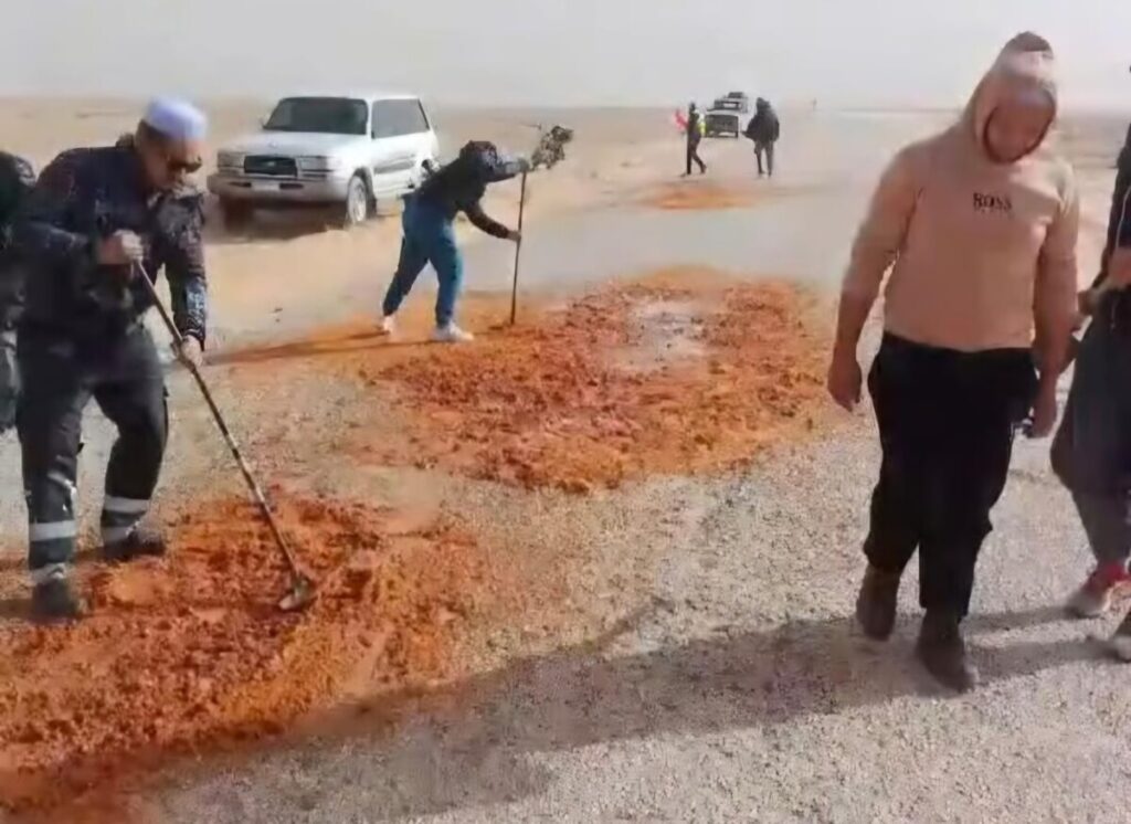 Guerrara ( Ghardaïa) : quand les citoyens se substituent à la DTP ! Le chemin de wilaya CW n° 347, reliant la commune de Guerrara (wilaya de Ghardaïa) à Guettara, dans la wilaya de Messaâd, se trouve dans un état de dégradation avancé