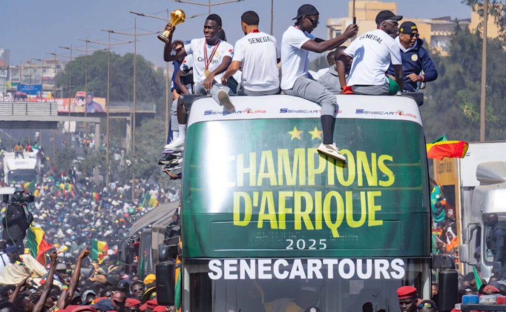 Sénégal-CAF : Une affaire d’État et… d’honneur pour les sénégalais Après la décision de la CAF d’attribuer la CAN 2025 au Maroc, le gouvernement du Sénégal dénonce un verdict injuste et réclame une enquête.