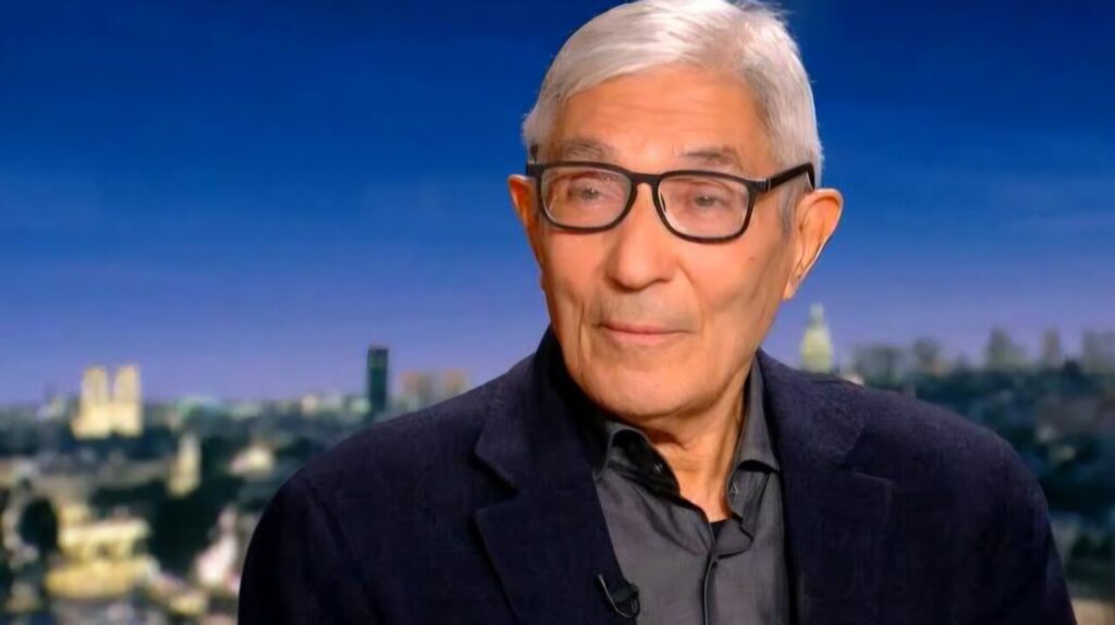Boualem Sansal, désormais de nationalité exclusivement française, a publiquement reconnu pour la première fois descendre d'une famille de harkis.