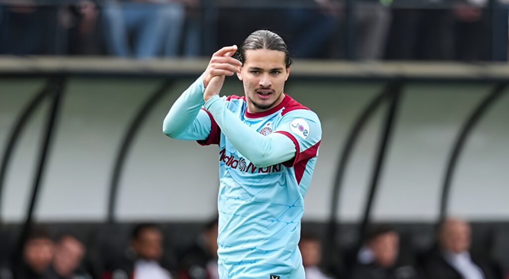 De retour après blessure, l'ailier de l'équipe d'Algérie, Anis Hadj Moussa, s’est immédiatement illustré avec Feyenoord