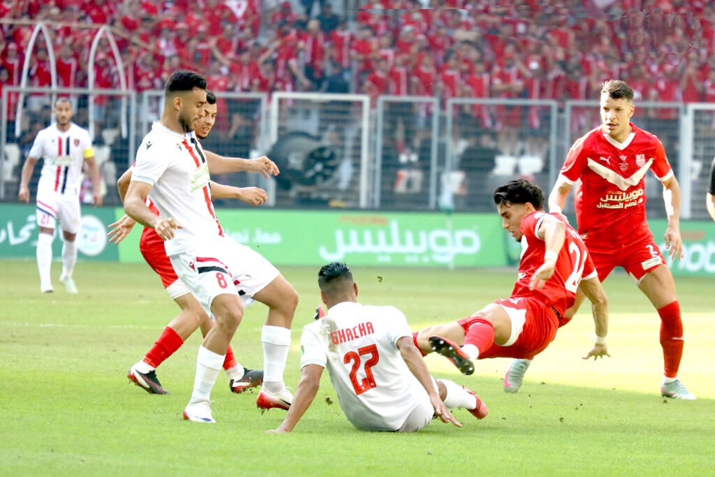 Pour ne rien rater de la finale de la Coupe d'Algérie entre l'USMA et le CRB, voici toutes les chaînes qui vont diffuser le match en direct.