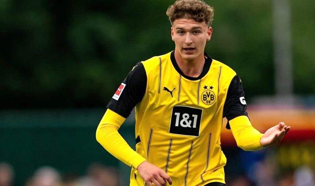 le défenseur de l'équipe d'Algérie, Elias Benkara, pourrait quitter Dortmund cet été, avec plusieurs clubs prêts à lui offrir un véritable projet sportif.