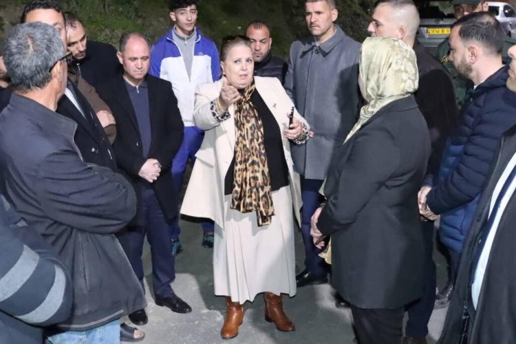 Mme Houria Aggoune, la première magistrate de Bouira, s'est rendue ce dimanche 5 avril 2026 sur les sites touchés