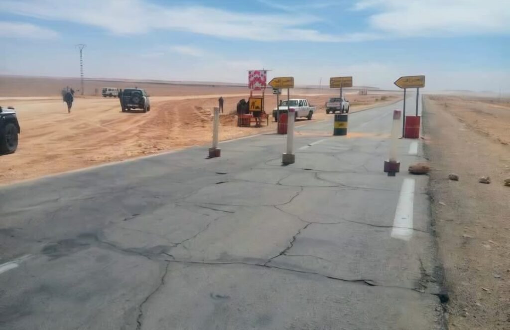 La Route nationale (RN) N°1, dans sa section reliant El-Menéa-Hassi Lefhal, sur une distance de 19 kilomètres, est l'une des plus meurtrières du pays.