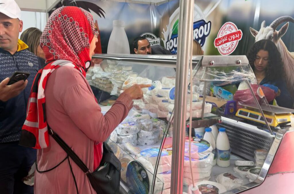 Tizi-Ouzou : le Salon des fromages fait un tabac ! le Salon national des fromages et produits laitiers, qui se tient depuis le samedi 11 avril à Tizi-Ouzou, connaît un franc succès
