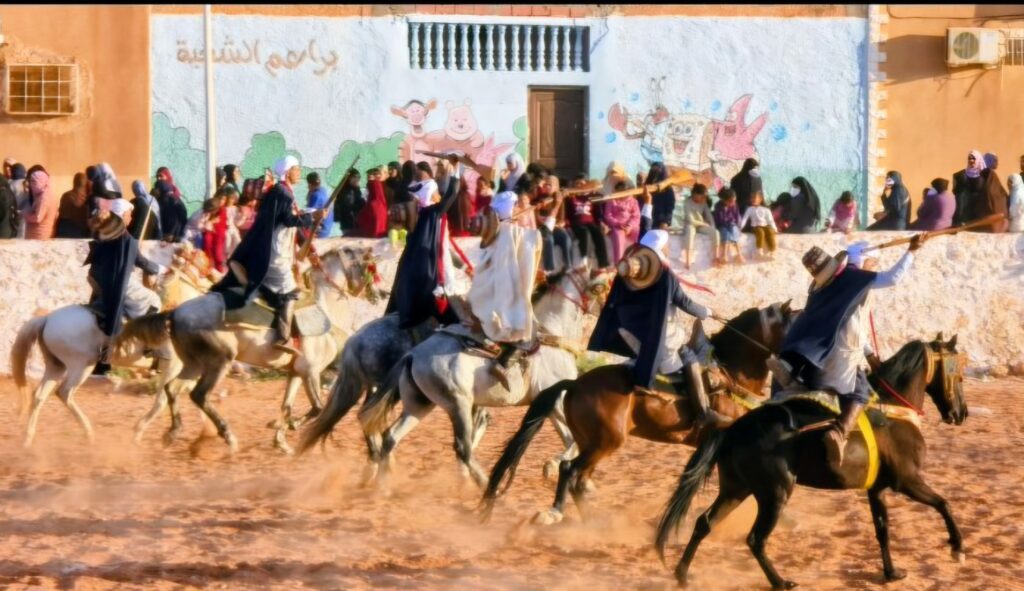 À Metlili, dans le sud de Ghardaïa, le bruit des sabots et les détonations du baroud ont résonné ce vendredi dans une ambiance exceptionnelle.
