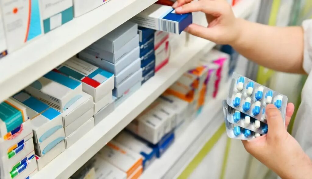 Ce jeudi 23 avril 2026, Ouacim Kouidri, a procédé à l’installation d’une commission pluridisciplinaire chargée d’émettre un avis sur la liste des médicaments essentiels