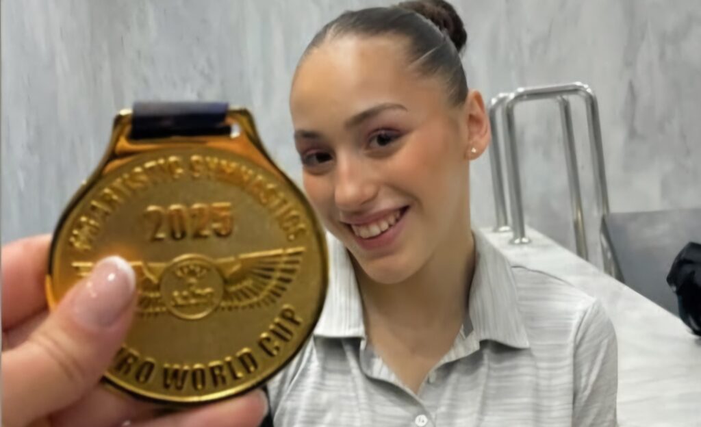 Kaylia Nemour impressionne et s’offre un nouveau sacre ! Malgré une erreur en finale, Kaylia Nemour s’impose au Caire avec 14.033 points, confirmant sa domination mondiale