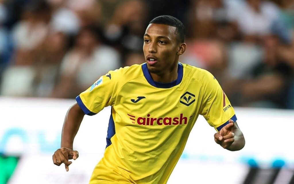 Aligné en tant qu'ailier offensif contre l'AC Milan, le défendeur de l'équipe d'Algérie, Rafik Belghali, a livré une prestation solide