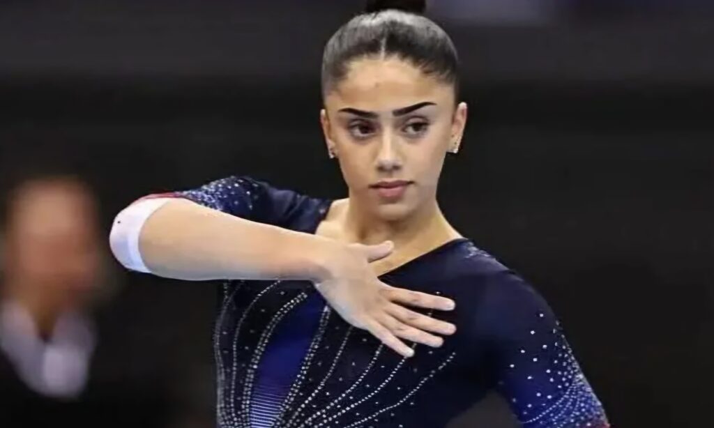 Djenna Laroui dépose plainte pour cyberharcèlement Cyberharcèlement contre Djenna Laroui : son avocat annonce des poursuites pénales après une vague de haine sur les réseaux sociaux