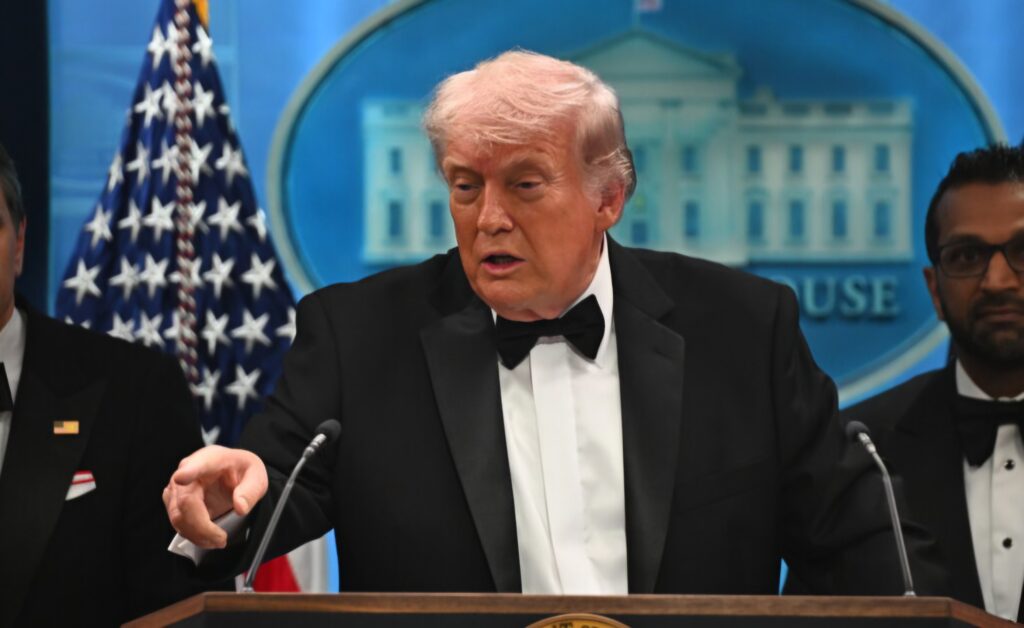 Donald Trump,  a été évacué en urgence du dîner annuel des correspondants de la Maison Blanche, samedi 25 avril 2025 à Washington, après des coups de feu