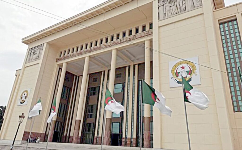 Une fois n'est pas coutume, l'Union générale des travailleurs algériens (UGTA) menace de recourir à la grève pour défendre les droits des travailleurs.