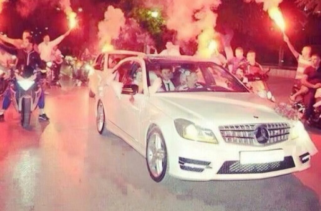 Drame à Khenchela : un cortège nuptial tue un patient dans un état critique ! La wilaya de Khenchela, a vécu ce samedi 16 mai 2026, une véritable tragédie, à cause d'un cortège nuptial.