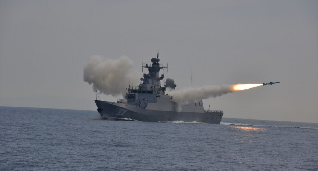 L’ANP démontre sa puissance de frappe navale et aérienne à Jijel Le chef d'état-major de l'Armée nationale populaire (ANP), le général d'armée Saïd Chengriha, a supervisé mercredi 20 mai 2026 deux exercices tactiques de haute intensité à Jijel.