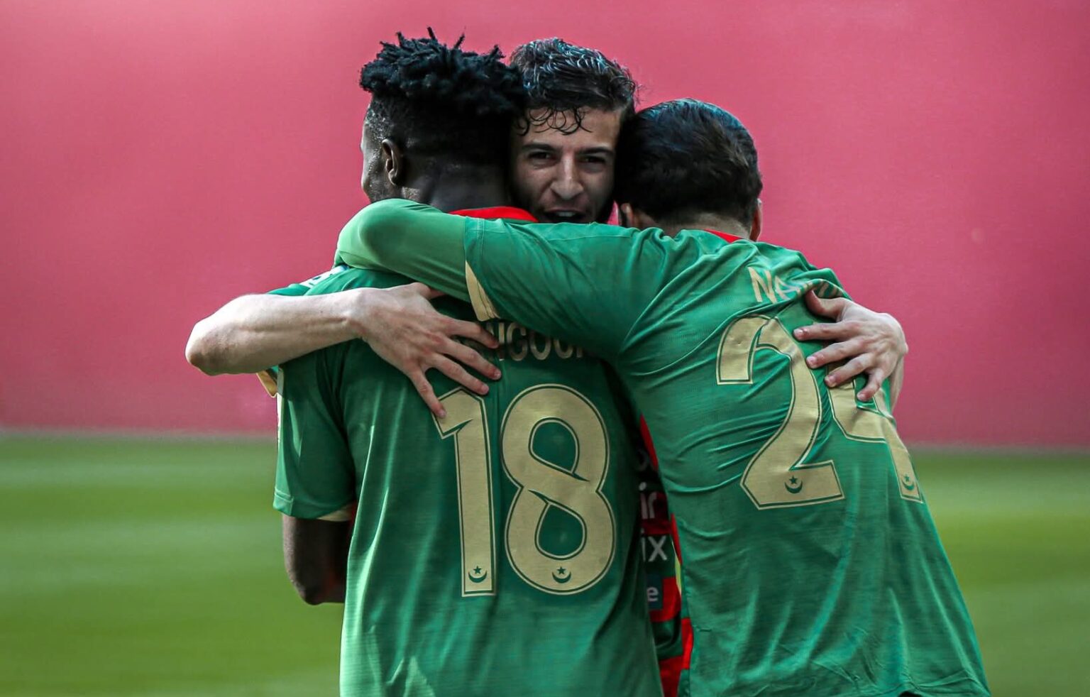 Ligue 1 Mobilis : MCA sacré champion d’Algérie! MC Alger champion malgré un scénario cruel : l'égalisation d'un ancien joueur ne change rien