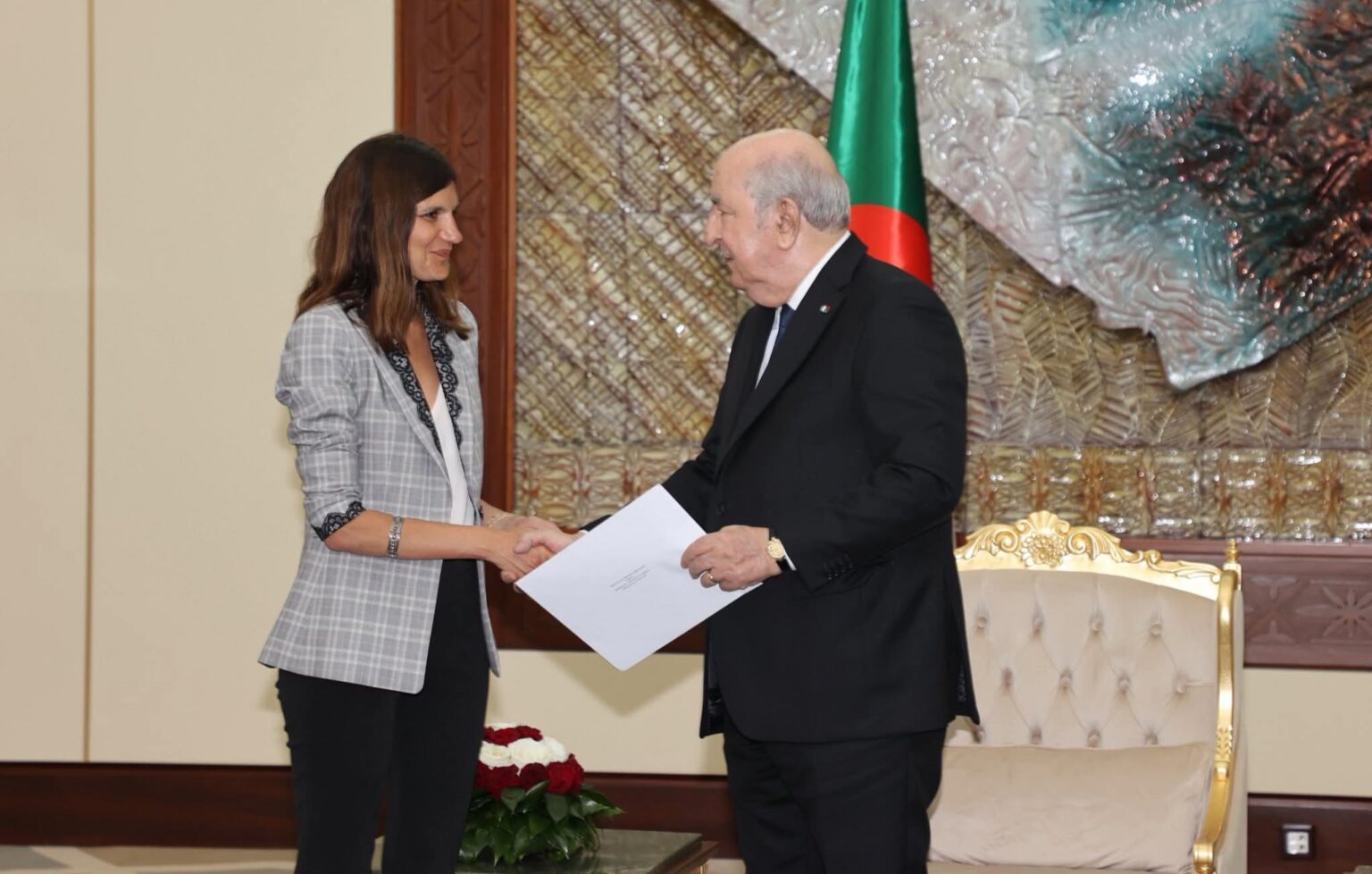 Algérie-France : le dégel se confirme et s’accélère ! Après près de deux ans de crise diplomatique profonde, Paris et Alger reprennent le dialogue.