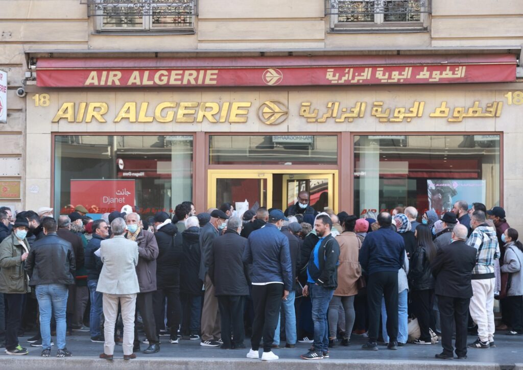 Air Algérie annonce l'intégration de la plateforme numérique « Achtiki » pour centraliser et accélérer le traitement des plaintes des passagers.