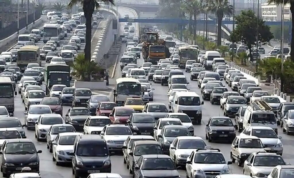 Le ministre des Travaux publics a déclaré la guerre aux embouteillages à Alger. La solution : des projets stratégiques visant à désengorger la capitale.
