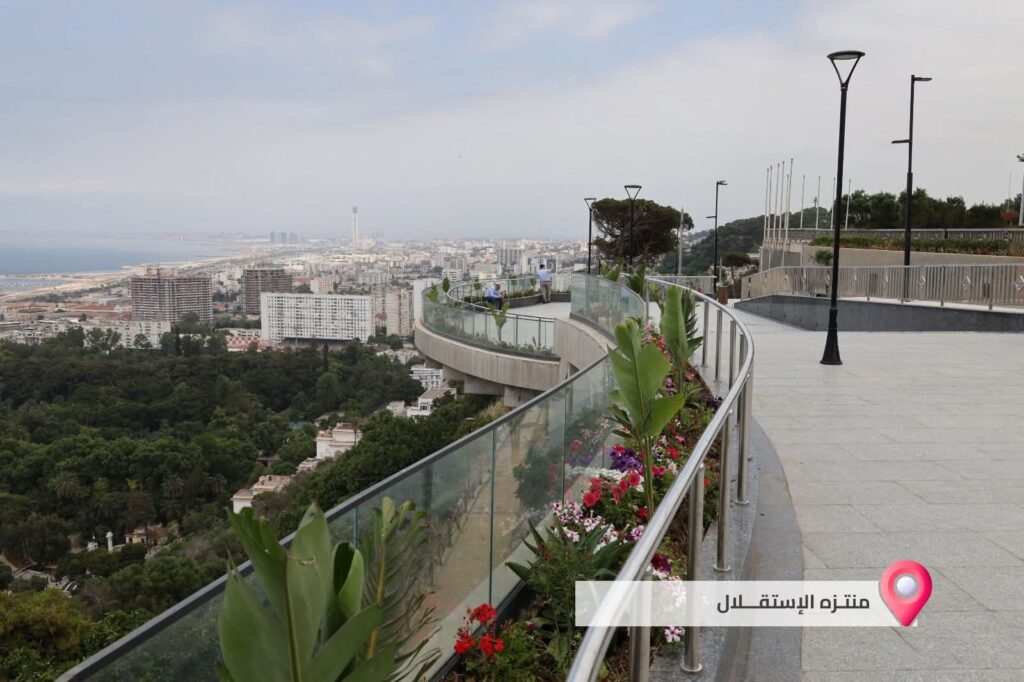 Alger : la Promenade de l'Indépendance s'affiche ( images ) 9 1000154496