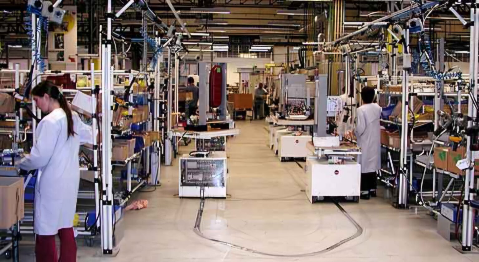 Économie : L’Algérie franchit un cap historique vers l’autosuffisance industrielle L'Algérie avance doucement mais sûrement vers une souveraineté économique et une autosuffisance totale dans plusieurs secteurs clés.