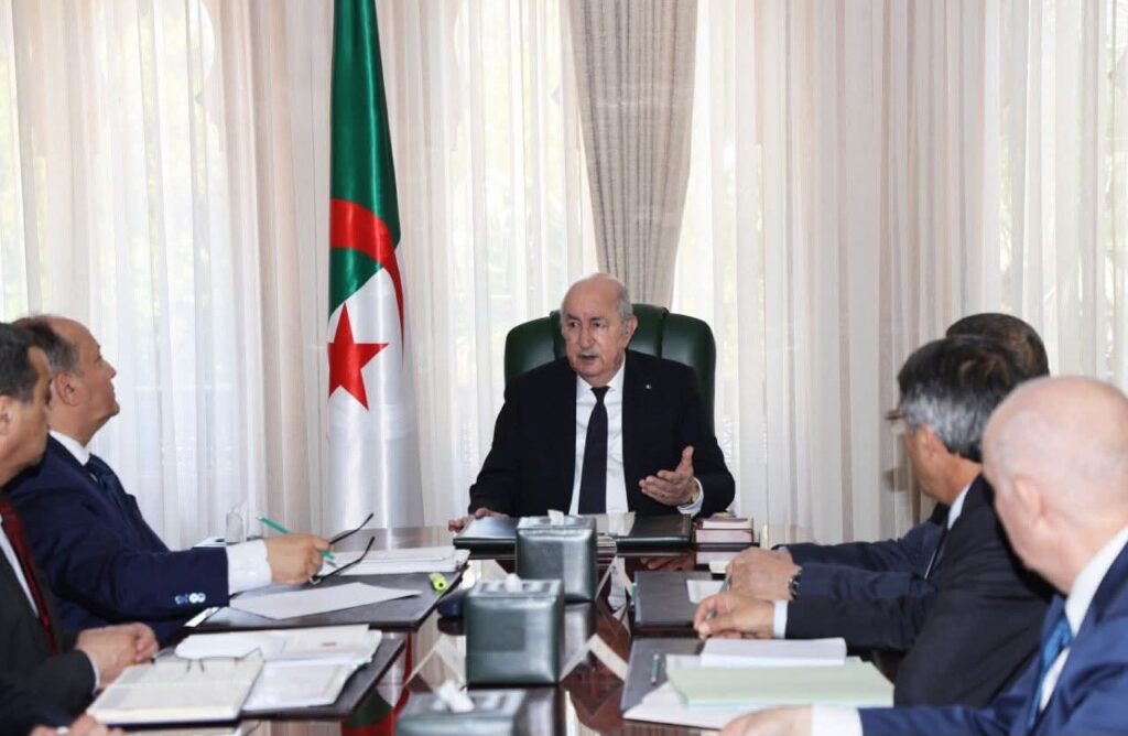 Pétrochimie et rails : Tebboune lance des mégaprojets pour 2027 L'Algérie accélère son virage économique. Découvrez les détails des mégaprojets de phosphate horizon 2027 et le lancement de la ligne ferroviaire Alger-Tamanrasset.