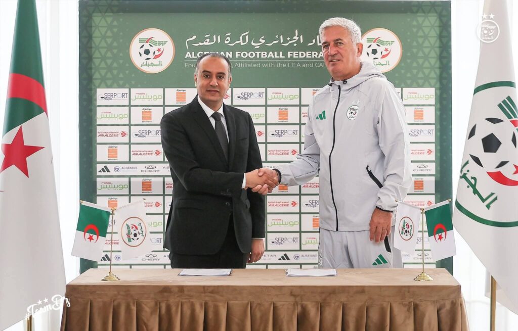 Petkovic-Algérie : un bilan positif et de nouveaux objectifs Deux ans après son arrivée à la tête des Verts, Vladimir Petkovic a été «récompensé» par la Fédération algérienne de football ( FAF)