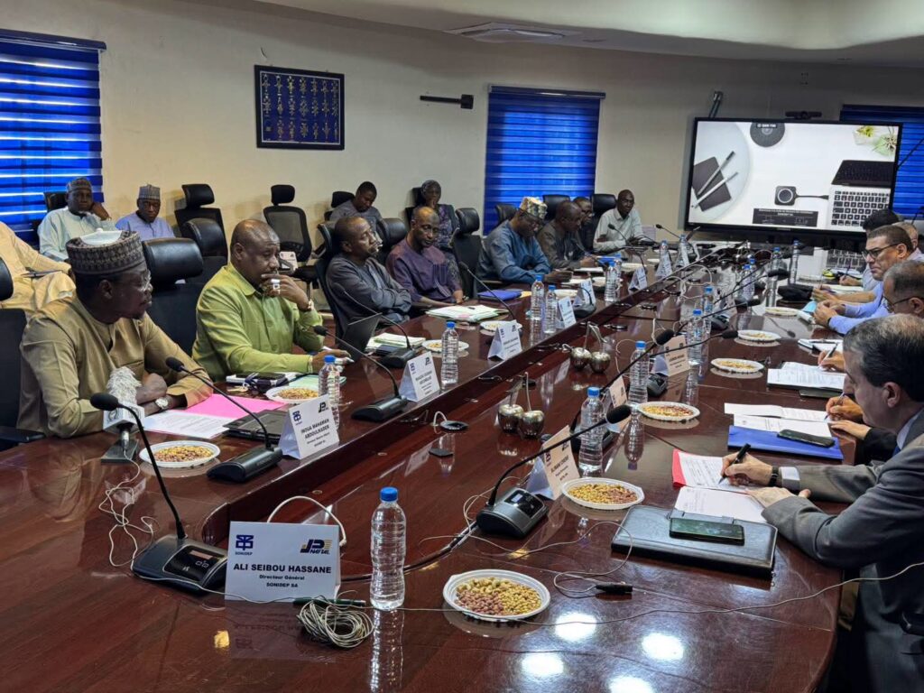 Découvrez la stratégie d'expansion de Naftal en Afrique. Après la Mauritanie, le leader algérien s'attaque au marché du Sahel via un partenariat majeur au Niger.