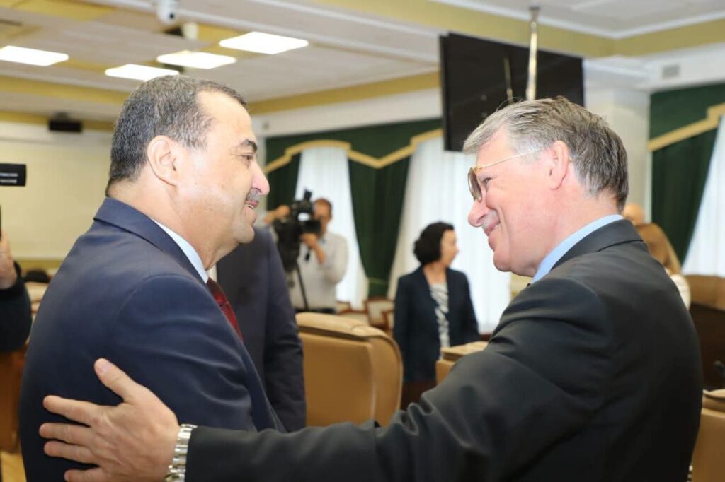 L'Algérie et la Russie renforcent leur partenariat économique. Découvrez les futurs investissements russes dans l'énergie et les mines stratégiques.