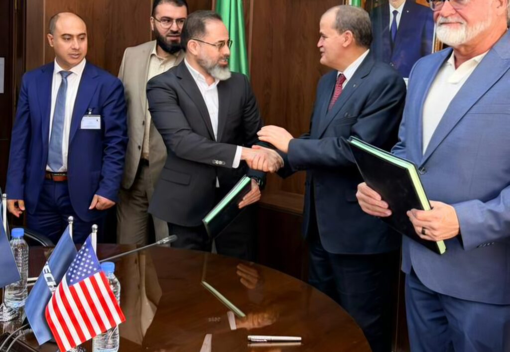 Algérie : Skechers va créer des centaines d’emplois grâce à sa première usine africaine Kamel Rezig, a officialisé la signature d'un accord historique entre le géant américain Skechers et la société algérienne Tradifoot.