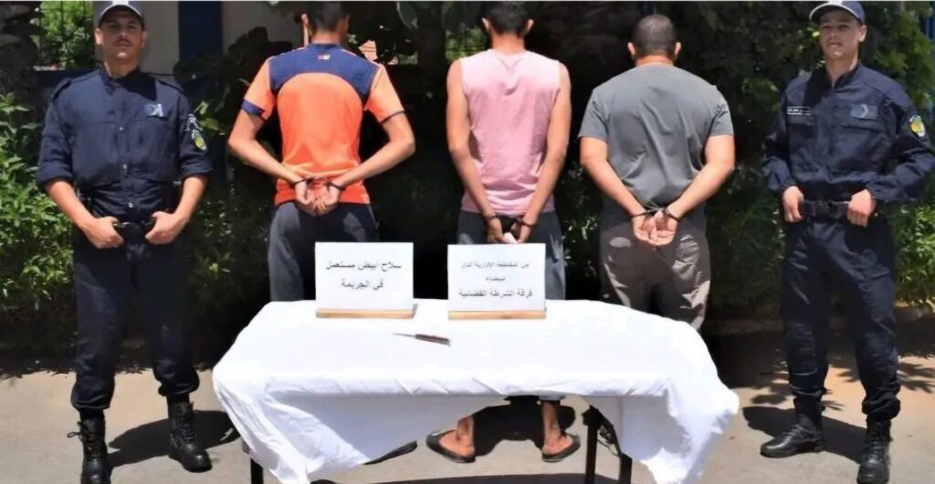 Trois jours après le meurtre d'un chauffeur de taxi agréé à la station de Kahouat Chergui, dans l'est d'Alger, la police a annoncé ce mercredi l'arrestation de trois suspects