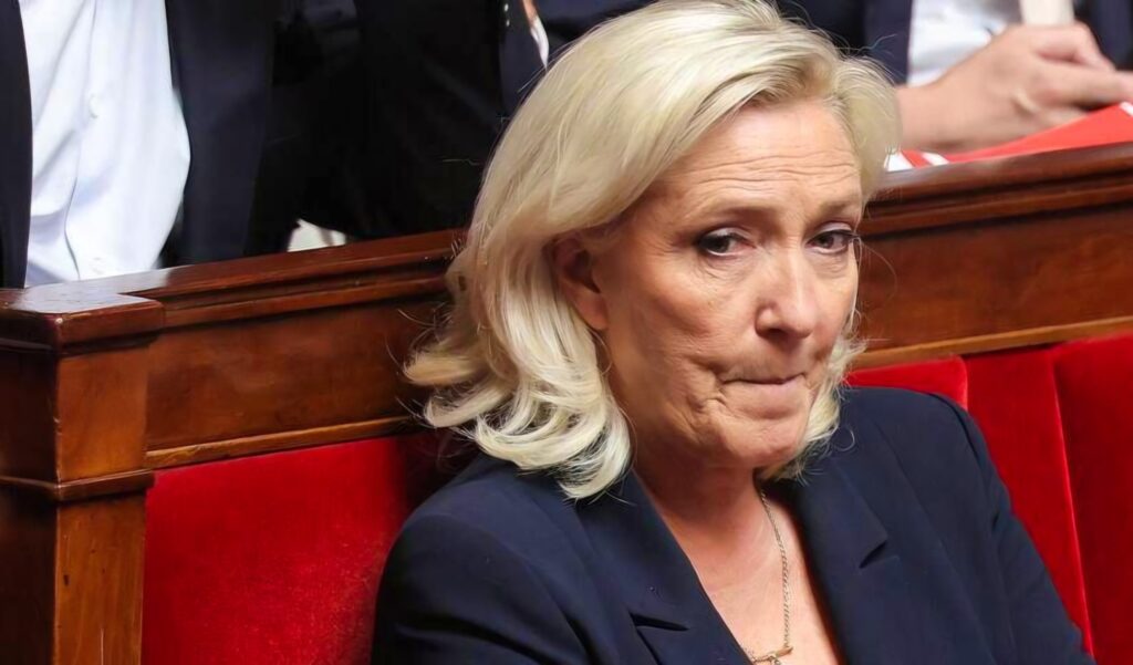 France : Marine Le Pen candidate… sous bracelet électronique, une première! Marine Le Pen confirme sa candidature présidentielle. Une campagne inédite sous bracelet électronique