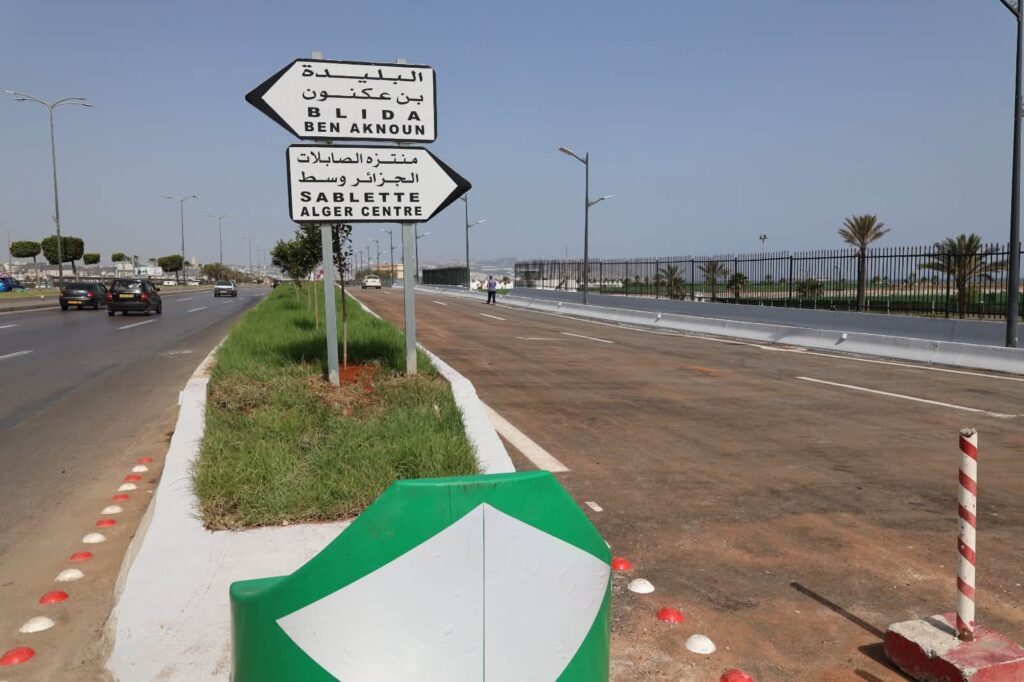 Découvrez comment le nouvel ouvrage d'art sur l'oued El Harrach va désengorger le trafic routier à Alger et faciliter l'accès au parc des Sablettes.