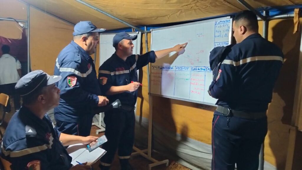 Face à l'enfer des flammes en Algérie : L'incroyable héroïsme des Soldats du feu ( images ) 3 1000161123