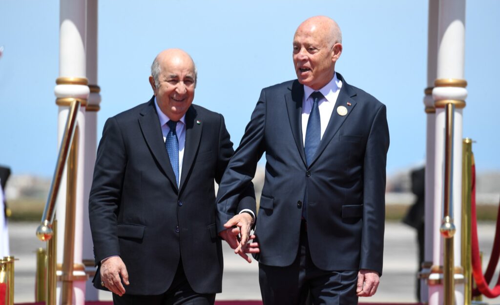 Face aux tentatives d'ingérence et de déstabilisation en Tunisie, le président Tebboune lance un avertissement ferme.