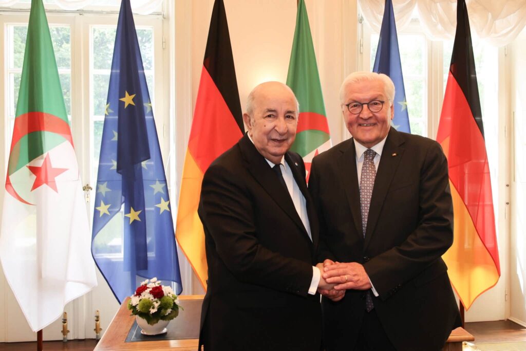 Découvrez les annonces clés de Tebboune sur les investissements allemands en Algérie : 900 millions de dollars de projets, hydrogène vert et sécurité.