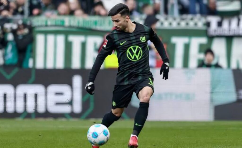 Amoura au Benfica, visite médicale programmée Mohamed Amoura serait tout proche de quitter définitivement Wolfsburg pour rejoindre Benfica.