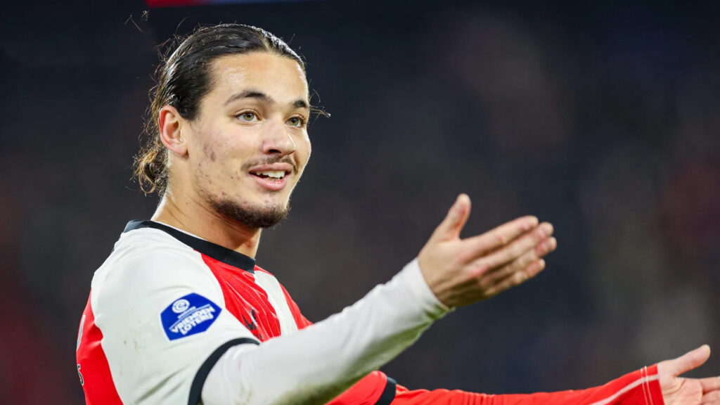 Algérie : Anis Hadj Moussa a choisi sa prochaine destination ! Très courtisé sur le marché des transferts, Anis Hadj Moussa semble avoir tranché pour son avenir.