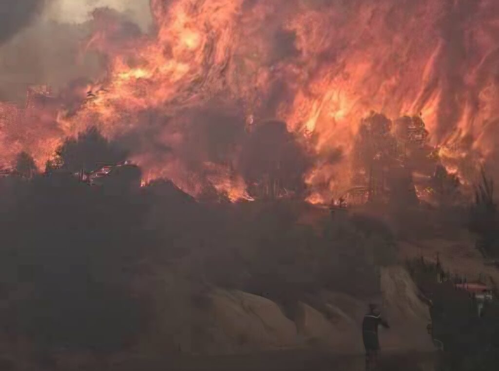 Algérie : 1 460 incendies enregistrés en 20 jours, une vague de feux d’une intensité exceptionnelle Face à une vague de feux inédite, l'Algérie enregistre 1 460 incendies en 20 jours. Bilan des dégâts, wilayas touchées et moyens déployés par la Protection civile.