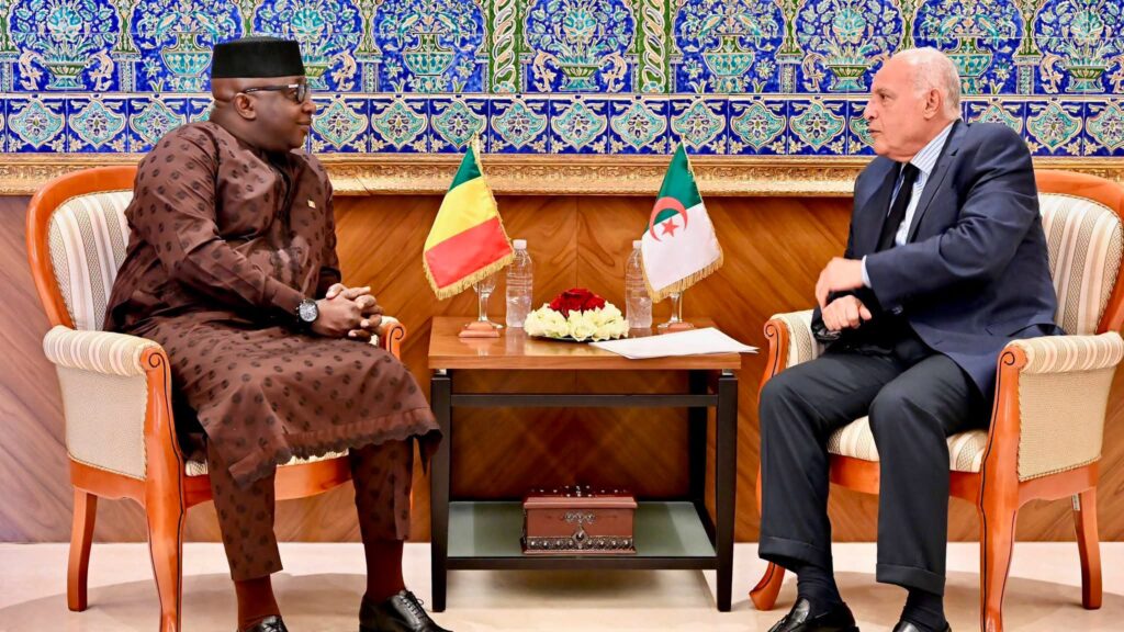 Algérie-Mali : Le dégel diplomatique acté entre Alger et Bamako Normalisation entre Alger et Bamako : Ahmed Attaf reçoit l'ambassadeur malien après la réouverture des espaces aériens. Décryptage