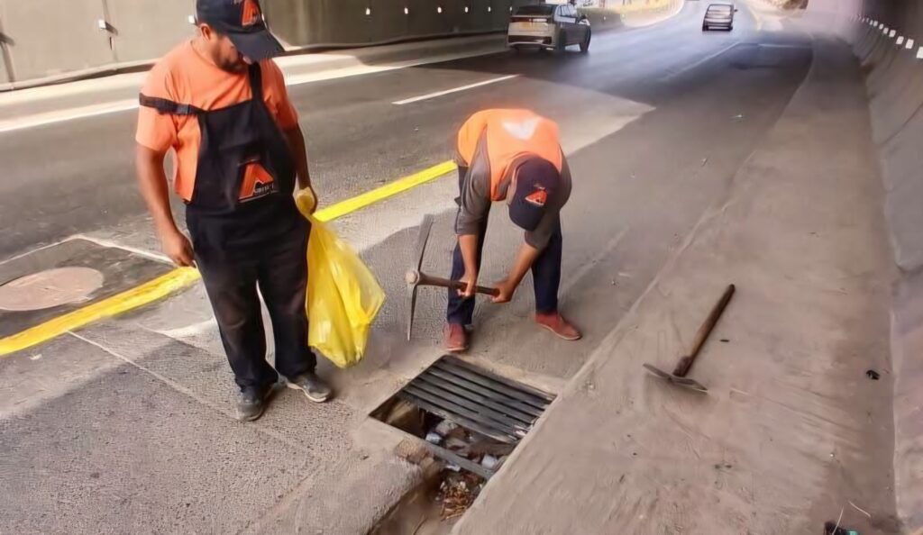 Inondations à Alger : pour éviter les dégâts de l'an dernier, ASROUT intensifie le nettoyage des avaloirs et tunnels avant le retour des pluies.