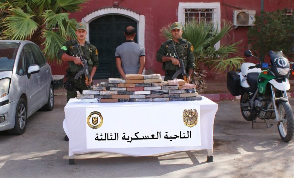 Saisie record de plus de 45 kg de cocaïne par l'ANP à Béchar, Adrar et Timimoun. Découvrez les détails de cette opération coup de poing contre le narcotrafic.